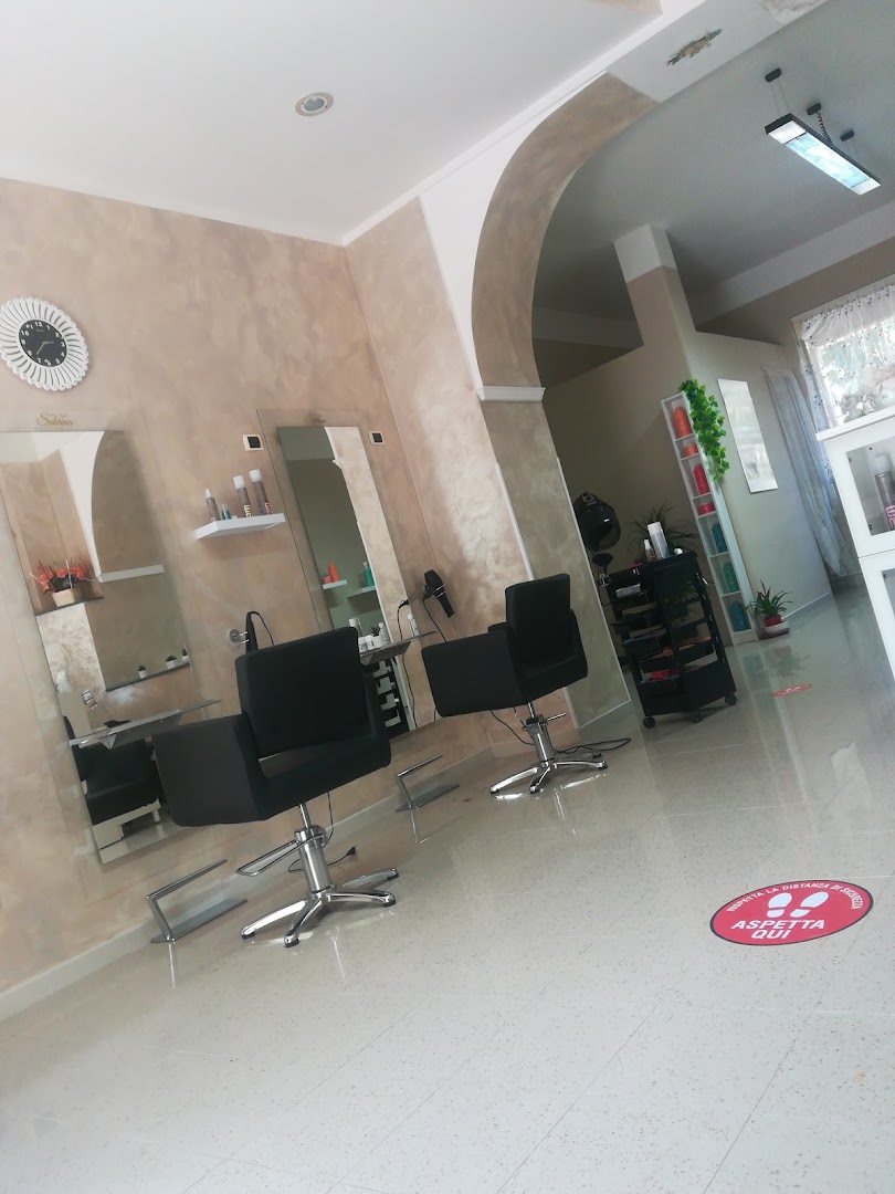 Sabrina HairStylist curatrice d'immagine centro benessere per capelli · Foto 7